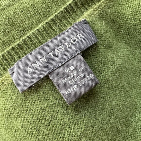 Ann Taylor Womens XS Sweater Cashmere Green V-Neck Long Sleeve Lightweight - Picture 5 of 7